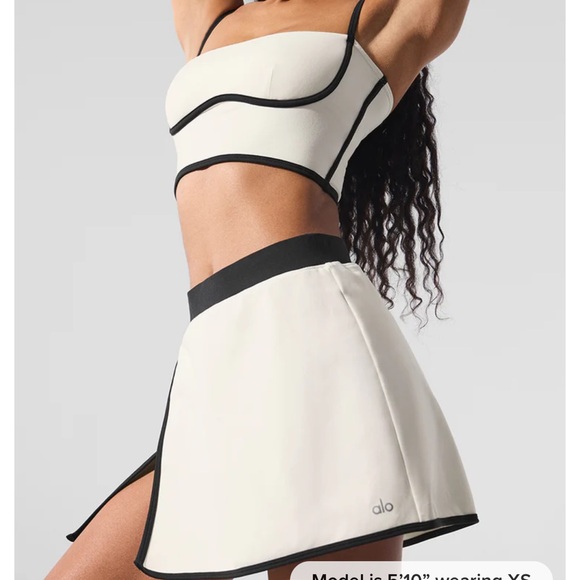 Alo Airbrush White and Black Two-Piece Set - Picture 5 of 13